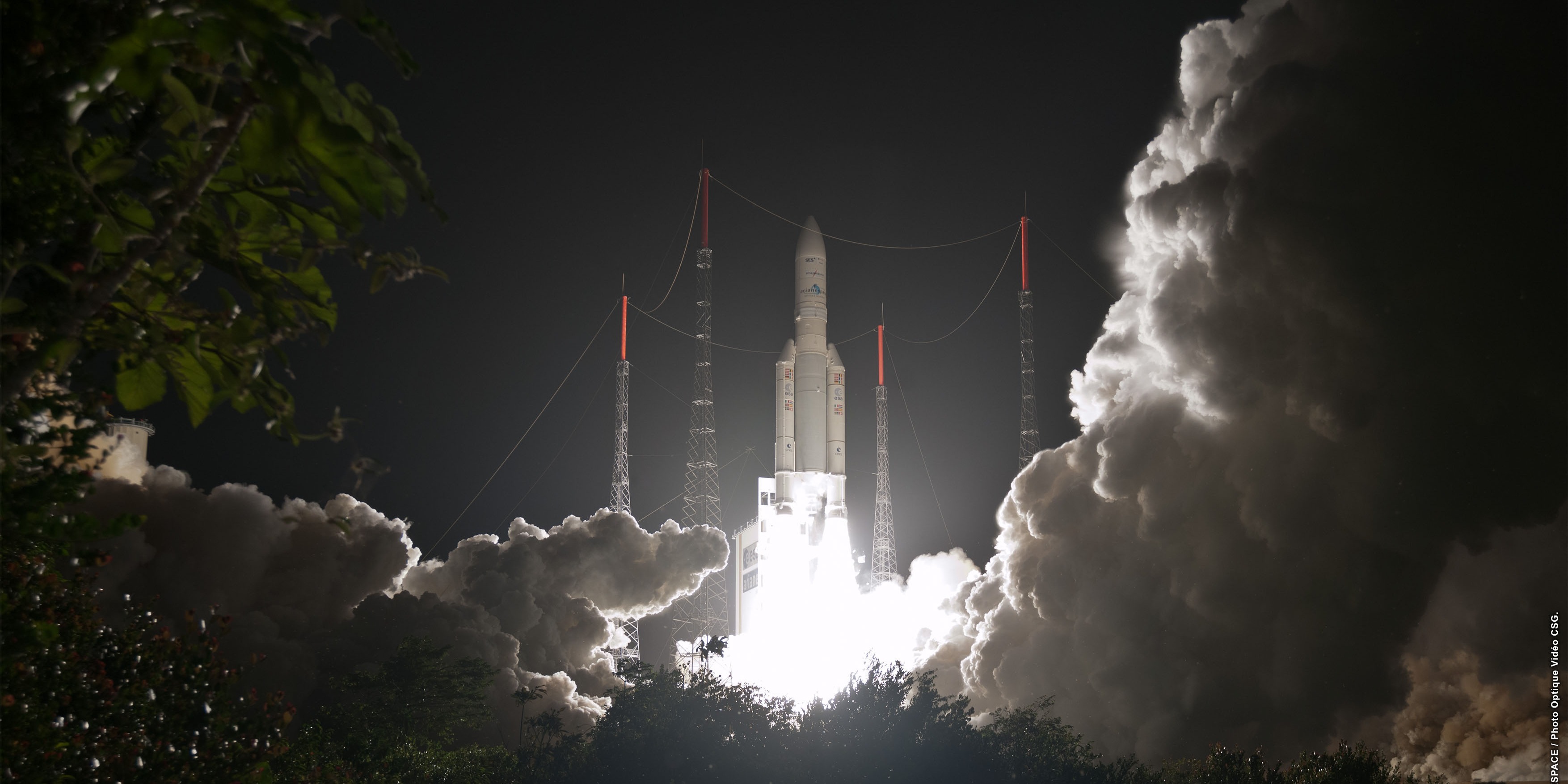 ASTRA_5B_launch_Arianespace_0-1